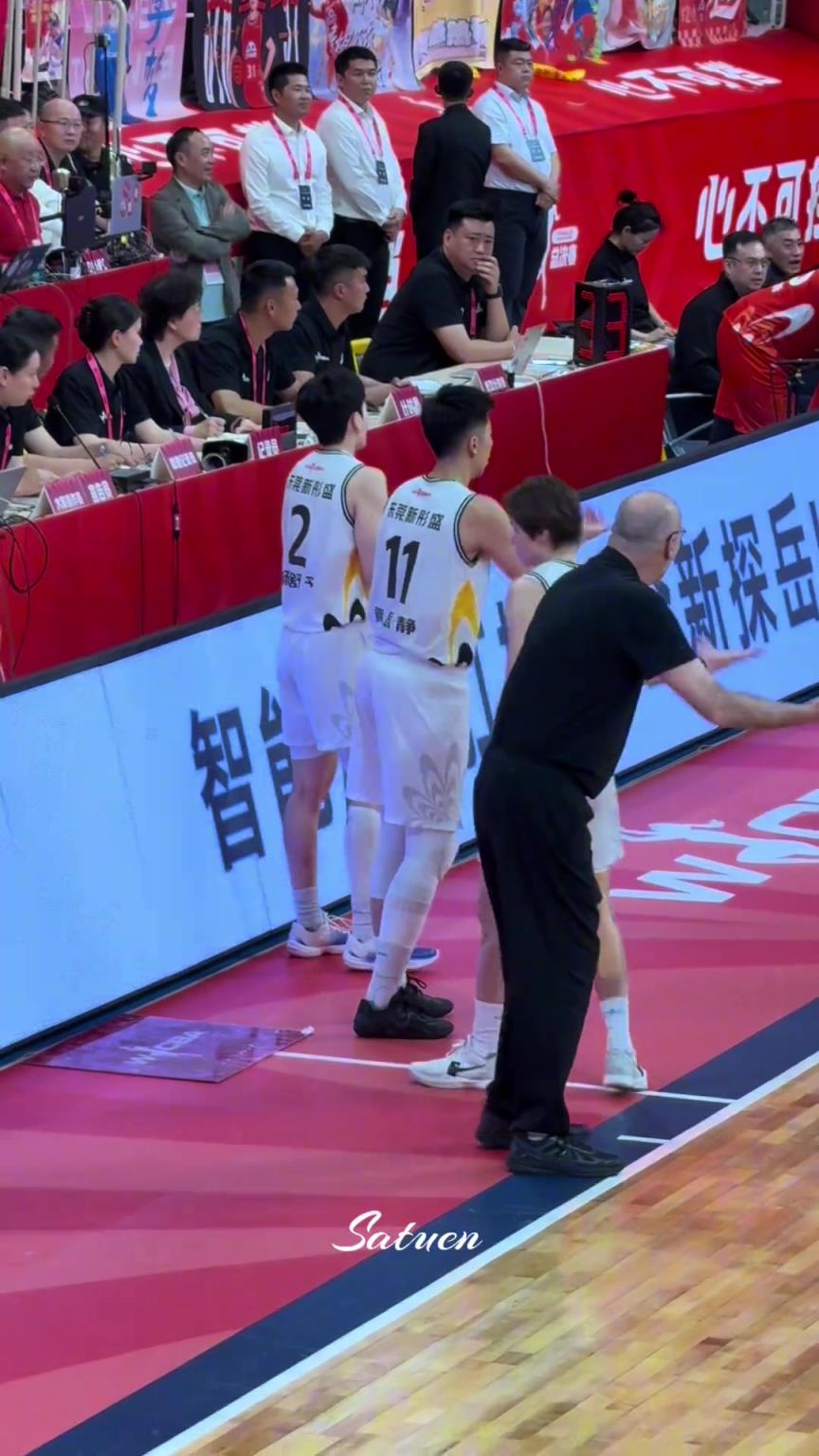 無奈的一家三口！絕望的教練，氣瘋了的皮總！