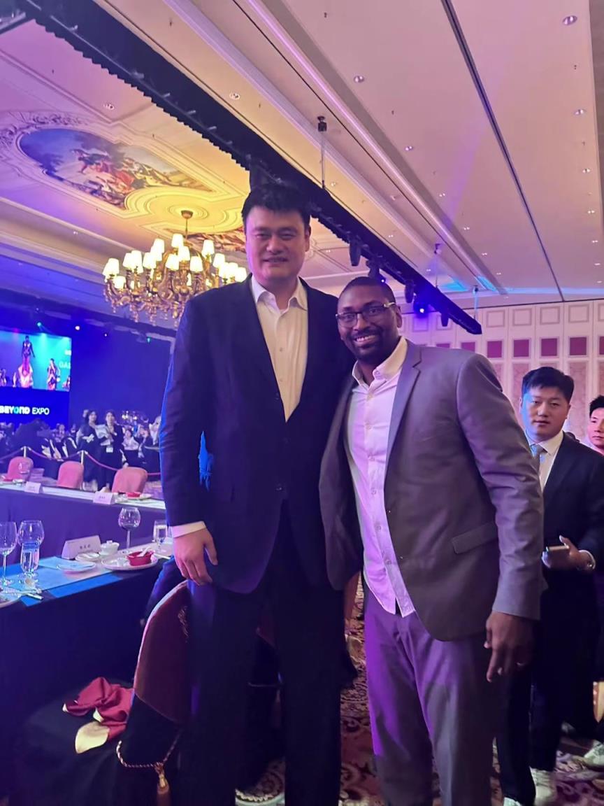 阿泰斯特曬與姚明合照：這是我最喜歡的隊友 姚??！