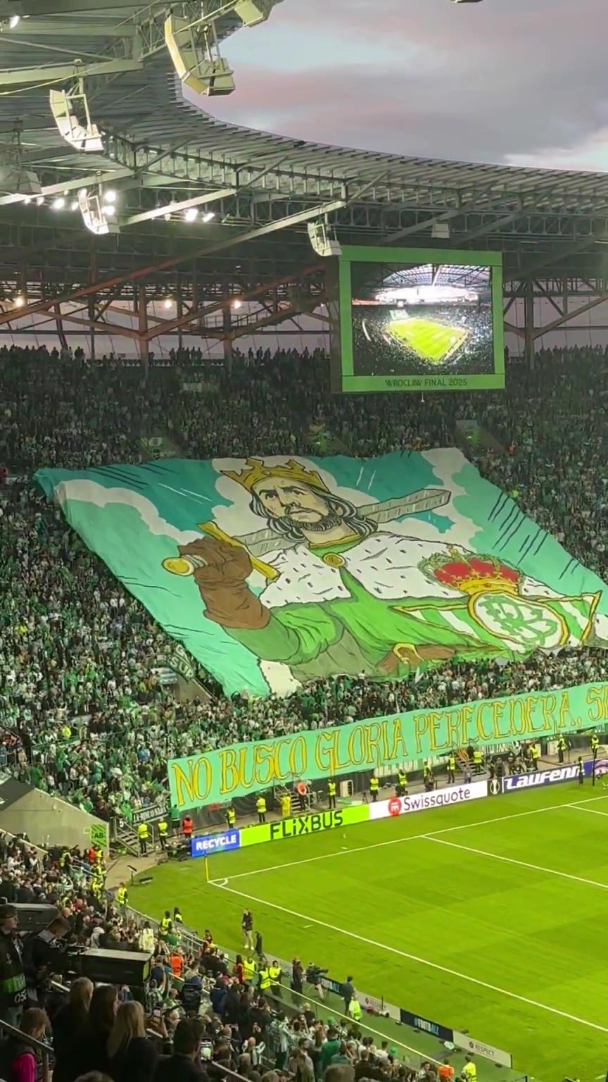 沖擊獎(jiǎng)杯！貝蒂斯球迷這巨型Tifo太有氣勢(shì)了