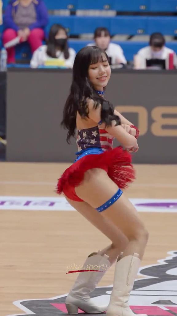 最好的啦啦隊(duì)小姐姐！自信，健康充滿活力！