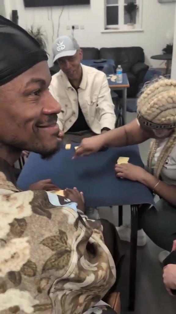 想找到巴特勒很簡單，因為他不在籃球場，就在棋牌室